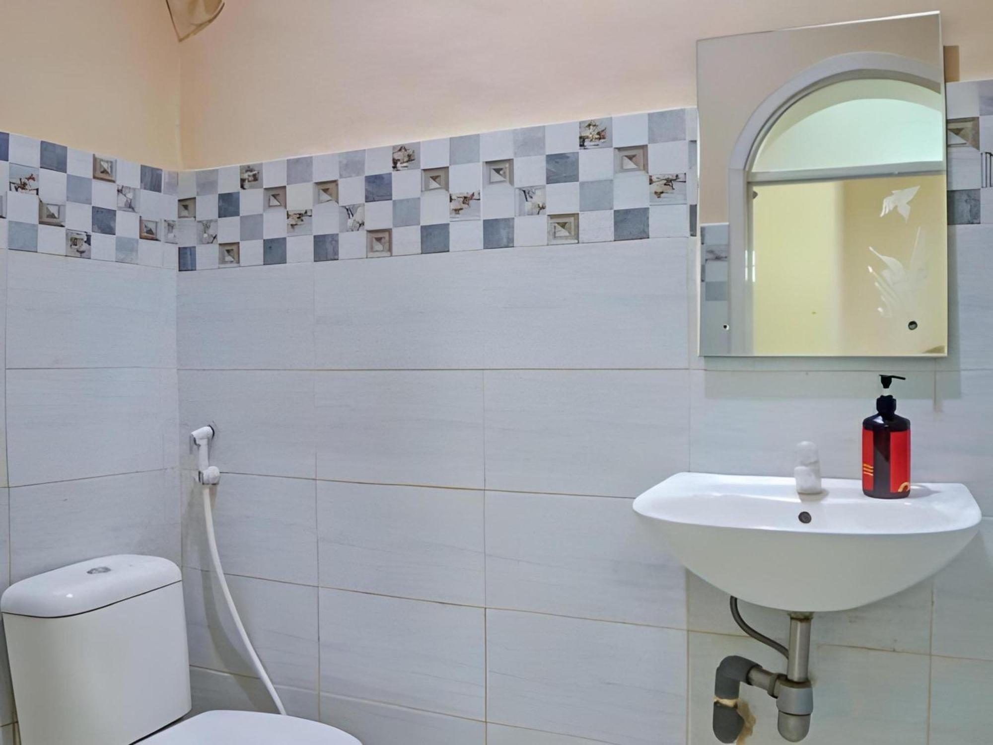 Hotel O Medan City Near Lapangan Benteng Formerly Ralica Residence Ngoại thất bức ảnh